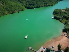 BRATUNAČKO MORE" RASPAMETILO TURISTE: "OSJEĆAJ JE ISTI!" Voda tirkizna, a plaže KRCATE