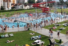 Žega i preskupa ljetovanja napunili bazene