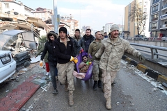 Broj poginulih premašio 5.000: Spasavanje sporo, timovi preopterećeni