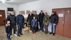 Mitrović poklonio čizme i kabanice Savjetu mjesne zajednice Popovi