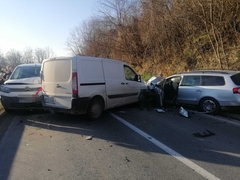 Zvornik: Povrijeđena tri vozača u sudaru dva auta i teretnjaka