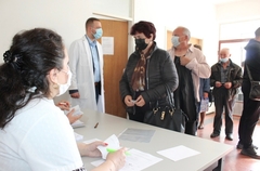 NASTAVAK VAKCINACIJE U LOPARAMA Od utorka PCR testiranje na kućnim adresama