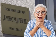 "Ona ne treba da kašlje nego da umre" Učenik napravio haos na času, nastavnica nije mogla da dođe do daha