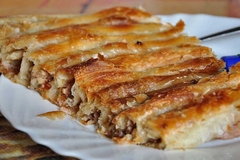 Učenik srednje škole dobio ukor zbog PODGRIJAVANJA BUREKA IZMEĐU ČASOVA