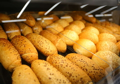 Cijena ovog peciva u većini pekara iznosi 1,5 KM, rijetko gdje se može naći po staroj cijeni