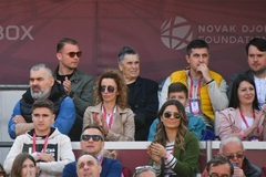 Stanivuković sa bakom Gospom prati meč Đoković-Lajović