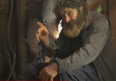 Gorštak Nikola godinama ŽIVI NA PLANINI BLIZU OSTROGA, bez struje i telefona