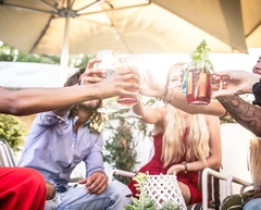 Slavlje može da UNIŠTI CIJELO LJETO: Kršenje mjera tokom praznika prijetnja širenju korone