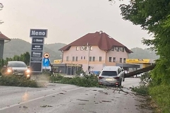 Snažno nevrijeme pogodilo Kozarsku Dubicu, Teslić, Kostajnicu i Šamac (FOTO)