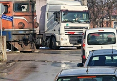 Još jedan primjer neodgovornog ponašanja vozača: Otkinuta rampa na pružnom prelazu