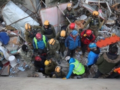 Iz ruševina spasen dvogodišnji dječak, 79 sati poslije zemljotresa (VIDEO)