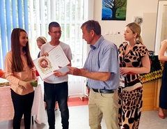 Nagrađeni najbolji učenici Osnovne škole “Vuk Karadžić” iz Donjeg Zabrđa