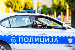 PU Bijeljina: Uhapšen vozač, pokušao odbaciti kesicu sa sumnjivim prahom