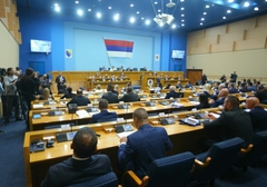 Podrška stiže i od dijela opozicije: Pitanje veta između jedinstva i žestokih podjela