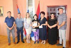 Nagrada Nikolini Tejić za pobjedu na takmičenju u literarnim radovima