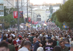 Memorijalna šetnja za stradale u padu nadstrešnice u Novom Sadu