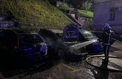 Policija identifikovala piromane: Dvojica Mostaraca uhapšena zbog požara na sedam automobila