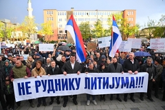 Poruka sa skupa iz Bijeljine: Džaba dolari kad otruju ljude (FOTO)