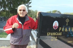 Zacrtao sebi godinu smrti, pa je napisao na spomen ploči