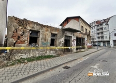 Ruševne zgrade u centru Bijeljine - Ruglo grada ali i opasnost za prolaznike (FOTO)