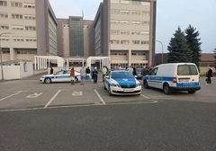 Ljekari se bore za život žene koju je udario automobil na pješačkom prelazu