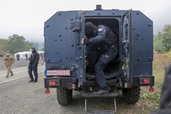 Kolona od 40 vozila policije samoproglašenog Kosova krenula ka Jarinju