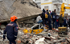 NOVO ČUDO U TURSKOJ Trudna žena se onesvijestila tokom zemljotresa, a onda rodila djevojčicu (VIDEO)