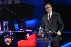 Vučić o ulozi policije Srbije: "Uvek ste bili na službi otadžbini"