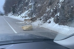 Vozači oprez: Odron pred Kneževom