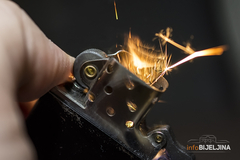 Kašikom bagera upali upaljač(VIDEO)