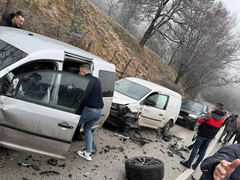 Zbog sudara tri automobila obustavljen saobraćaj preko Romanije