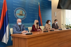 Od ponedjeljka svi učenici prelaze na onlajn nastavu 