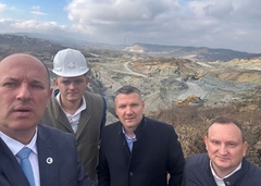 Luka Petrović i rukovodstvo RiTE “opalili” selfi na rudniku (FOTO)