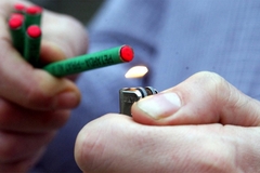 Dječaku eksplodirala petarda u ruci, ostao bez prstiju