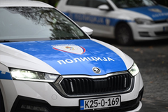 Hapšenje u Modriči: Vozač ostavio pare u policijskom vozilu