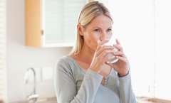 Zašto bi poslije jela trebalo da uzmemo gutljaj vode?