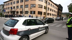 Poznato u kakvom je stanju muškarac ranjen u Gradačcu