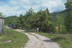Migranti provalili u srpske kuće i crkvu, mještani u strahu