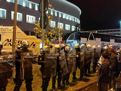 Policija odvezla autobus Milomira Jaćimovića uz jaku pratnju i kordone