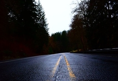 VOZAČI OBRATITE PAŽNJU Kolovozi mokri i klizavi