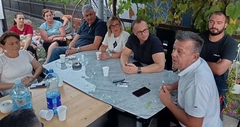 "Živa riječ" je pravi način za rješavanje zajedničkih problema: Kandidati SNSD-a posjetili domaćine u Suvom Polju (foto)