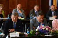 Mićo Mićić molio Dodika da mu ne isključe struju u gradskom vodovodu!?