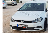 U Splitu na automobilu beogradskih tablica napisano "Ubi Srbina"