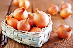 Poskupio 100 odsto: Kupujemo crveni luk iz Kazahstana, kilogram čak 3 KM