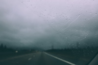 Učestali odroni, kolovozi mjestimično vlažni i klizavi