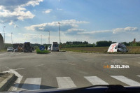 Nezgoda na obilaznici kod Bijeljine, obustavljen saobraćaj /FOTO/