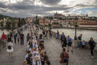 U Češkoj napravili oproštajnu žurku korona virusu