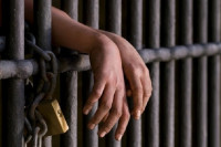 Tražio na internetu kolika je kazna za ubistvo pa usmrtio cimerku