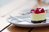 Mini cheesecake s kupinama i jagodama