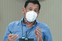 Predsjednik Filipina savjetovao građane da maske dezinfikuju benzinom